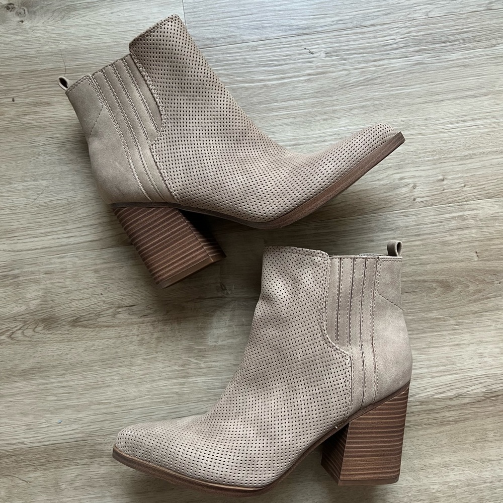 Indigo Rd. stacked heel Booties